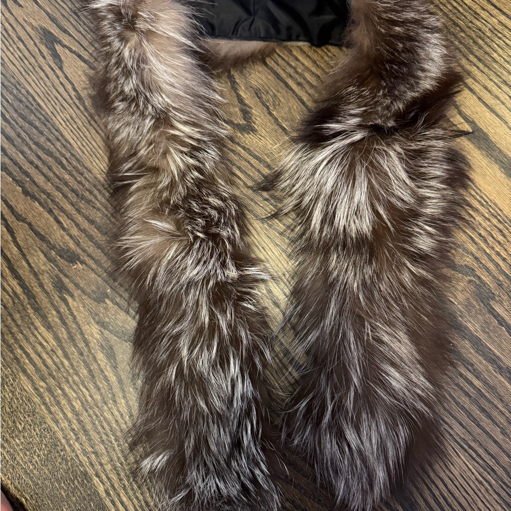 Elegant Brown Fur collar